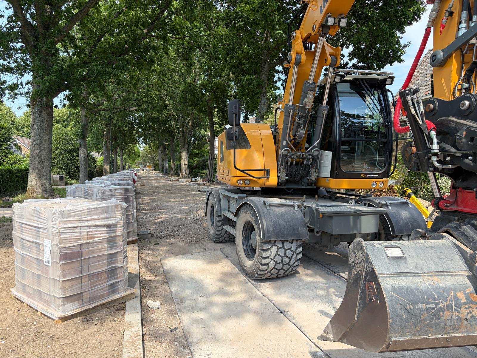 Wegenbouw en bestrating met Niek Zwaan graafmachine